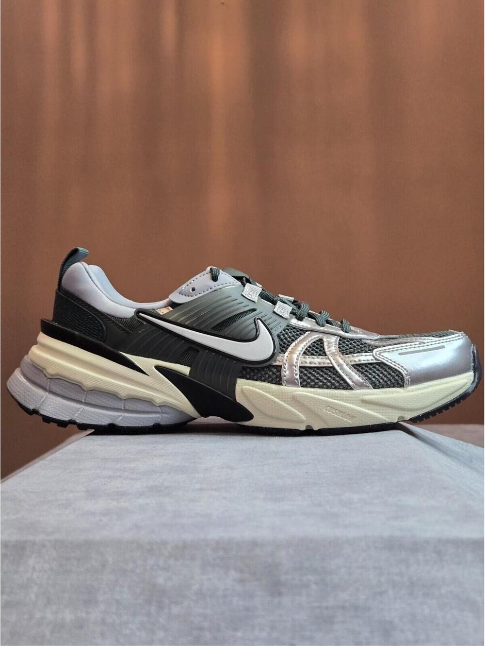 Nike V2K Run Vintage Green White Men Unisex Casual LifeStyl HJ4497-300 9M 10.5W